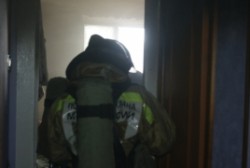 Пожарные Магадана ликвидировали возгорание в жилом доме на улице Набережная