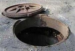 Колодцы жилого дома в пос.Омсукчан засорены, в том числе, фекальными сточными водами, и не функционируют