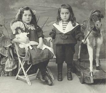 Выставка «Детская мода. 100 лет назад»