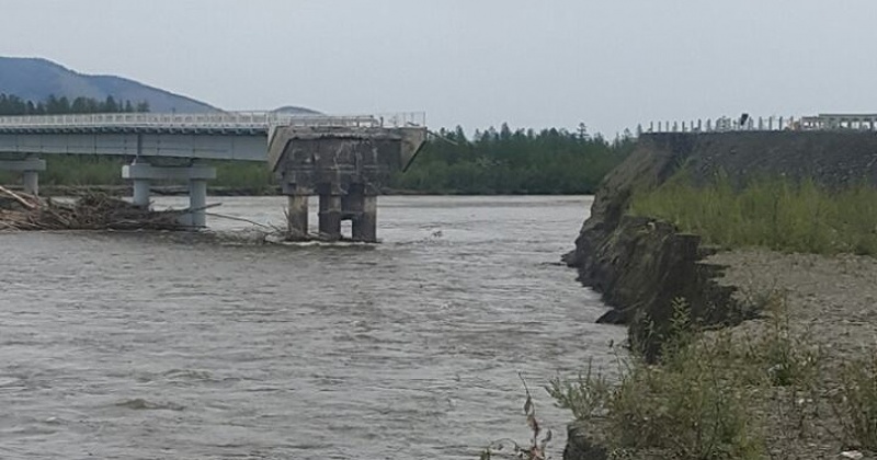 Магаданская плотина. Магадан мост магаданка. Мост через реку Колыма.