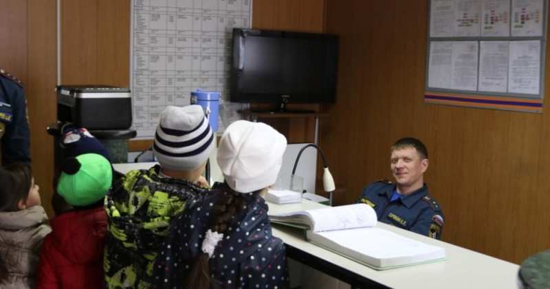 Спецчасть МЧС Магадана посетили воспитанники детского дома «Надежда»