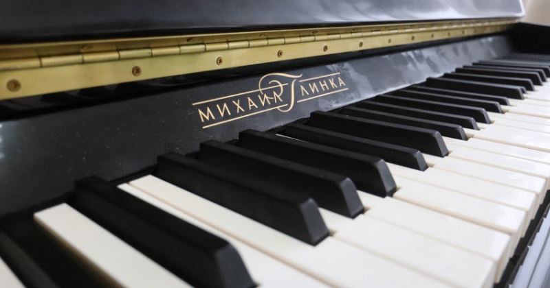 Первые пианино «Михаил Глинка» поступили в две детские школы искусств Магадана