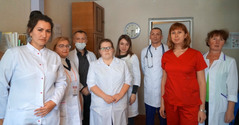 Студенты-медики вместе с врачами провели акцию «#ДоброВСело» в поселке Атка
