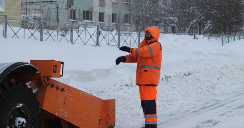 Улица Наровчатова перекрыта сегодня в Магадане для движения до 18.00 в связи с расчисткой от снега