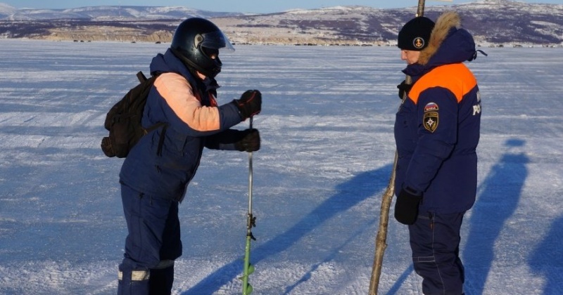 Инспекторы ГИМС МЧС ежедневно проводят в Магадане и в регионе масштабную работу по предупреждению происшествий на льду