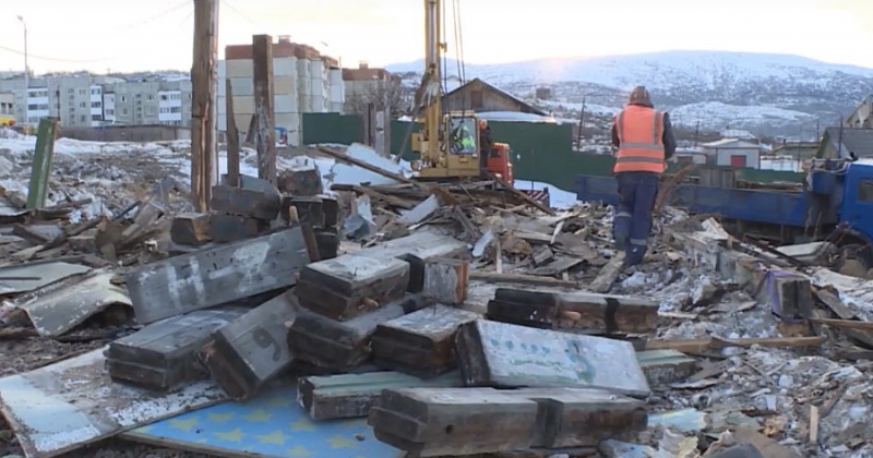 В Магадане демонтировали здание первой культбазы в Нагаево