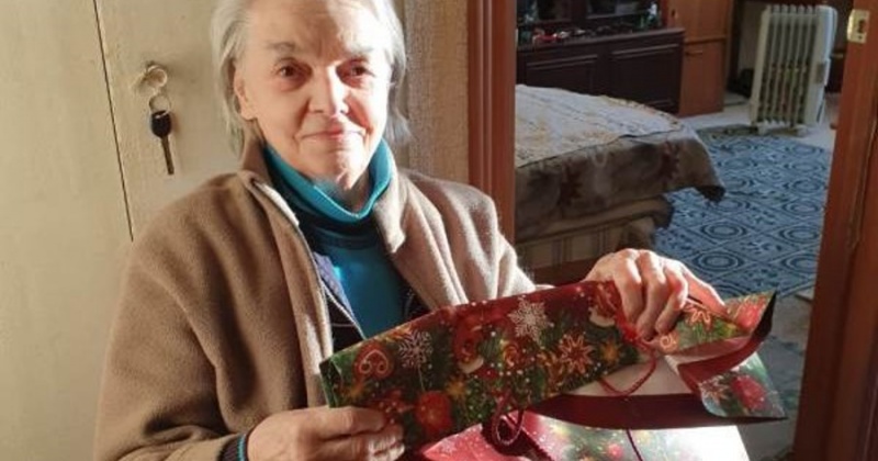 Ксения Суханкина поздравила одиноких пенсионеров, людей с ограниченными возможностями, их семьи с наступающим Новым Годом