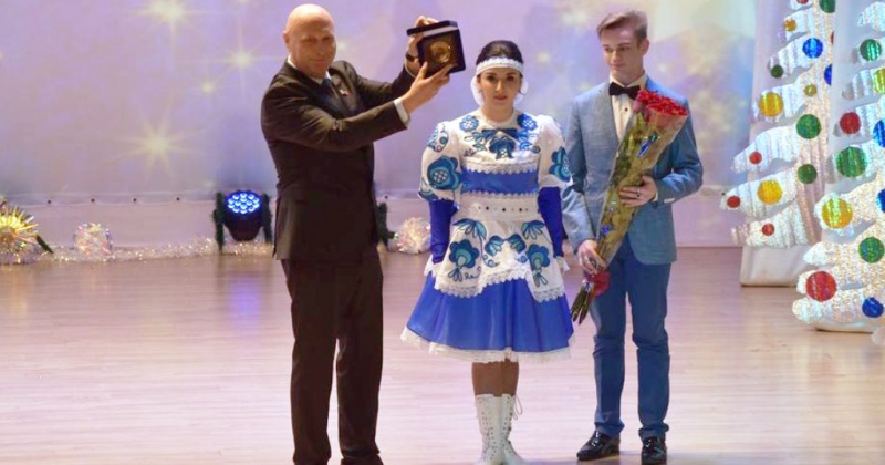 Александр Басанский вручил награды колымского заксобрания жителям Хасынского округа, благодаря которым район динамично развивается