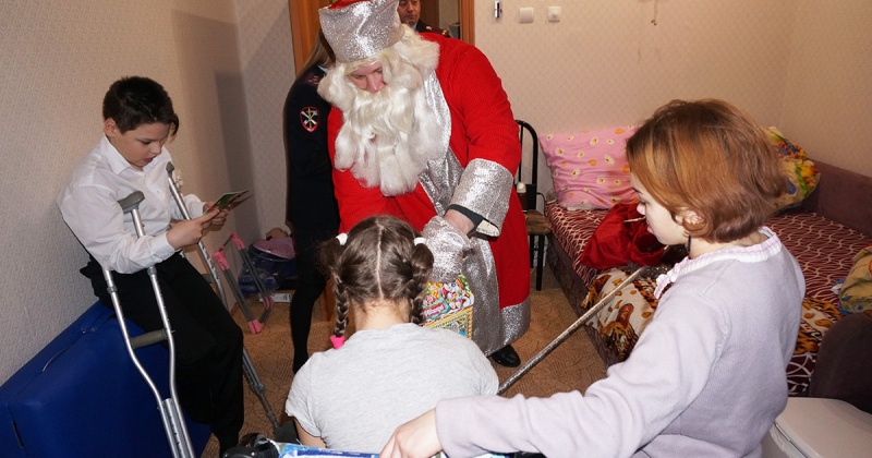 Полицейские Магадана посетили детей - представителей Всероссийского общества инвалидов