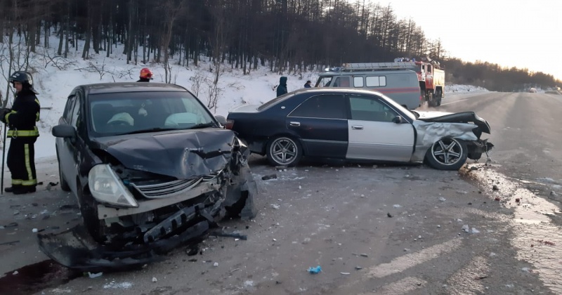 Пожарные и спасатели ликвидировали последствия ДТП около Магадана