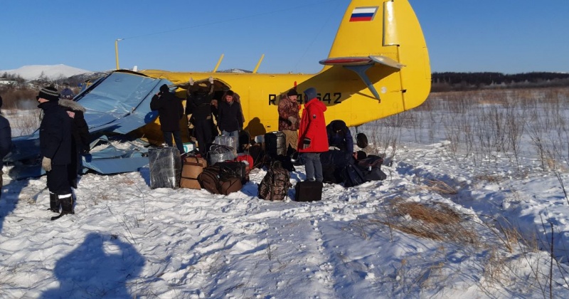 Семь человек пострадало при падении самолета в Магадане (Видео)