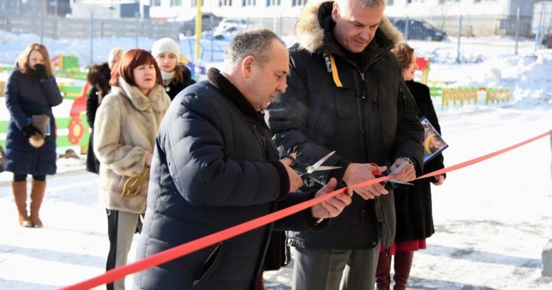 В Магадане глава города Юрий Гришан и губернатор области Сергей Носов торжественно открыли детский сад «Светлячок»