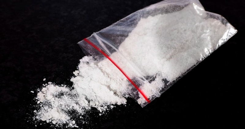 Более 26,283 грамма наркотиков нашли полицейские Магадана в салоне автомобиля