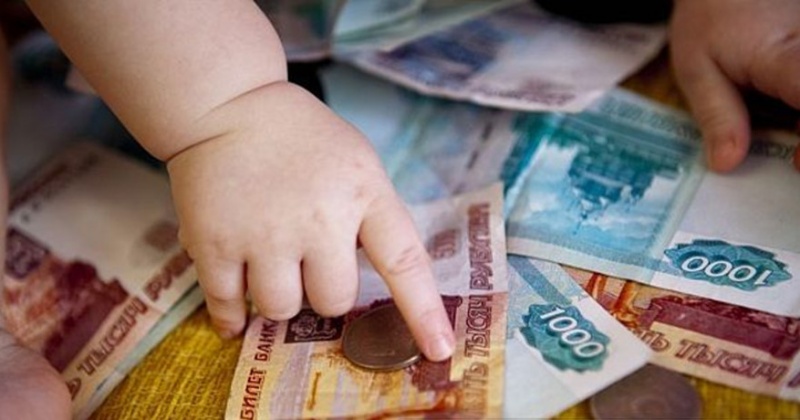 Размер ежемесячной выплаты составит половину прожиточного минимума для детей в Магадане и регионе