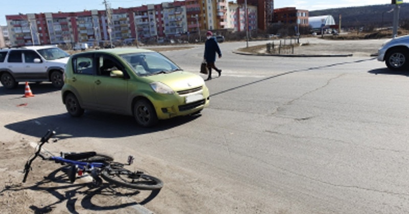 Сезон открыт - в Магадане произошло ДТП с участием велосипедиста