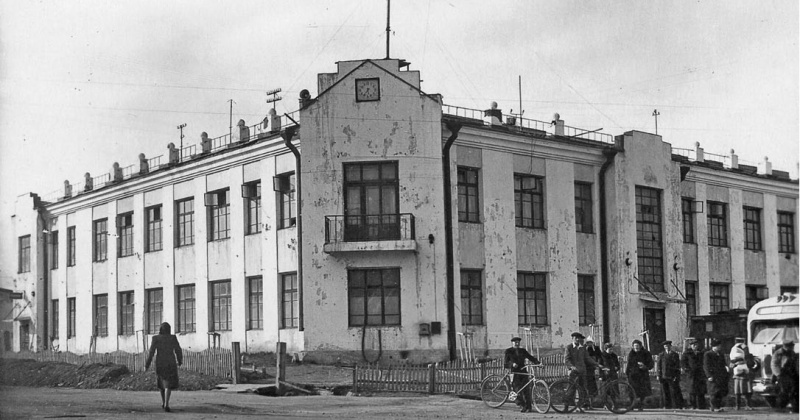 Фундамент первого кирпичного общественного двухэтажного здания - Дома связи заложили в Магадане 85 лет назад