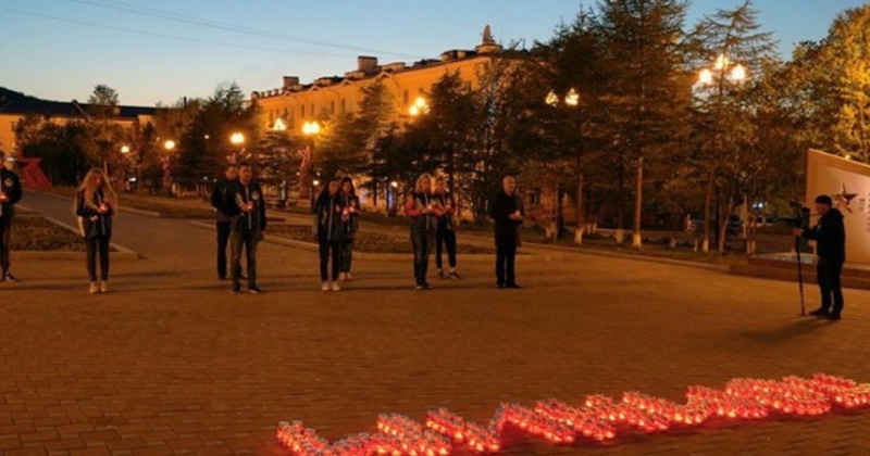 Волонтеры «Единой России» присоединились к акции «Свеча памяти» в Магадане
