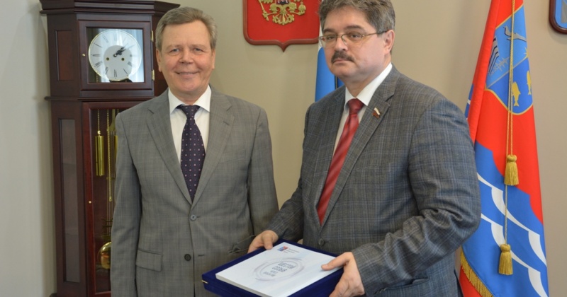 Почетной грамотой Магаданской областной Думы награжден сенатор Анатолий Широков