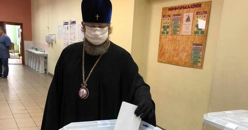 Архиепископ Иоанн принял участие в голосовании по поправкам к Конституции Российской Федерации в Магадане