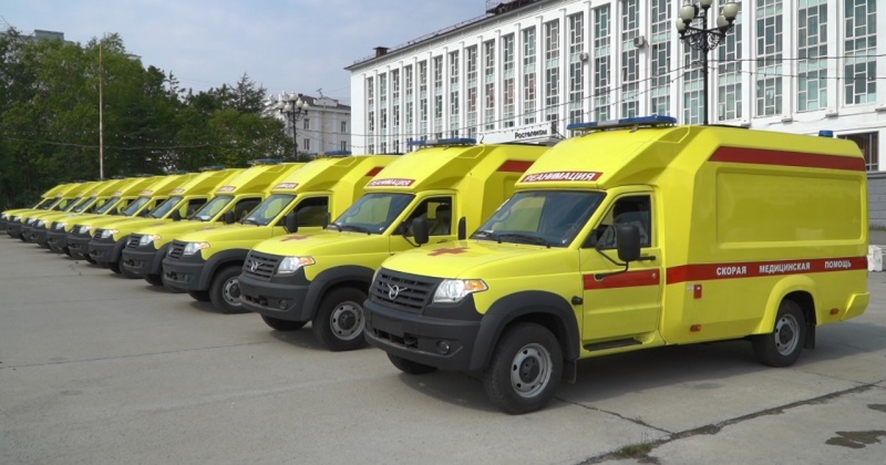 Медики Магаданской области получили 11 новых реанимационных автомобилей «скорой помощи»