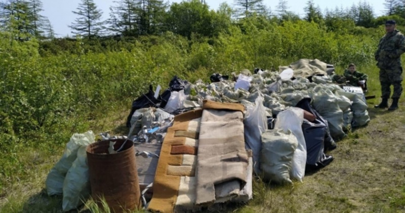 Добровольцы провели уборку в местах отдыха жителей Магадана